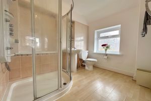 En-suite- click for photo gallery